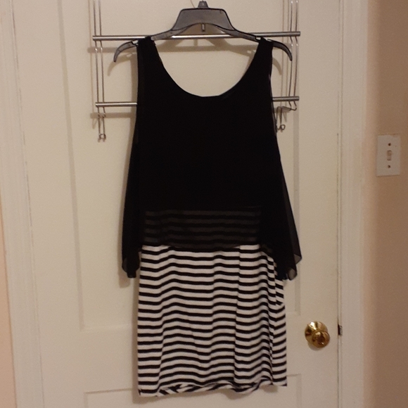 Dress - Picture 2 of 4